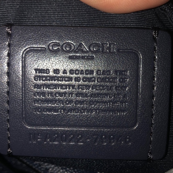 NWT COACH CLASSIC MEDIUM HANDBAG WITH CROSS STRAP - Picture 4 of 4